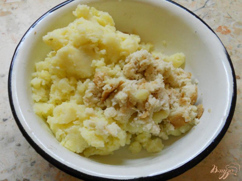 Фото приготовление рецепта: Шпротный салат в картофельных тарталетках шаг №4