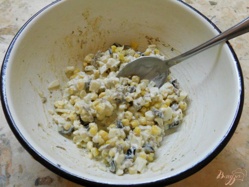 Фото приготовление рецепта: Шпротный салат в картофельных тарталетках шаг №3