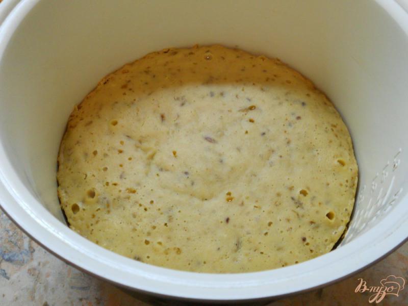 Фото приготовление рецепта: Простой бисквитный пирог в мультиварке шаг №4