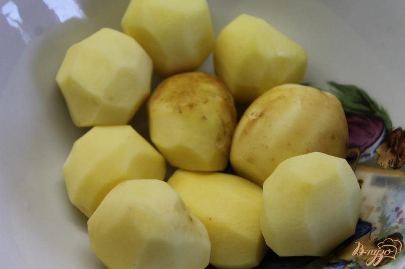 Фото приготовление рецепта: Молодой картофель с грибами и курицей шаг №1