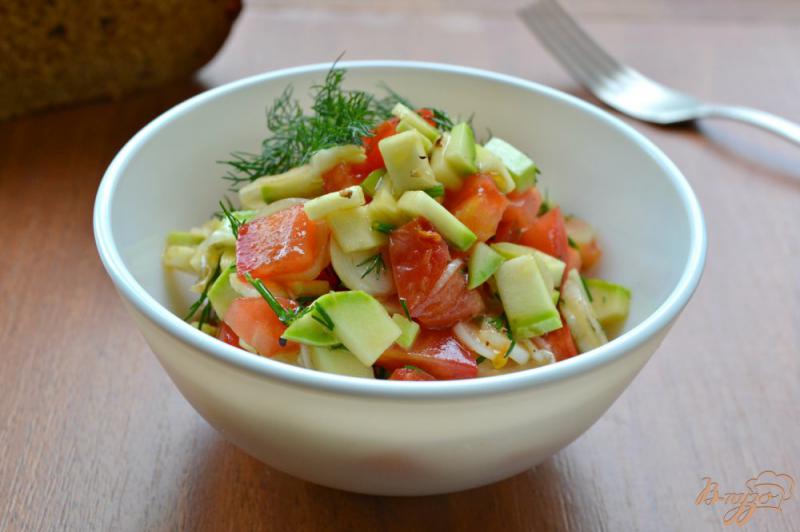 Фото приготовление рецепта: Салат из помидоров и кабачков с соевым соусом шаг №5