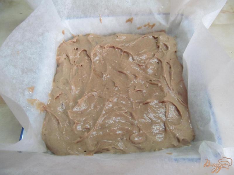 Фото приготовление рецепта: Шоколадный пирог с клубникой шаг №3