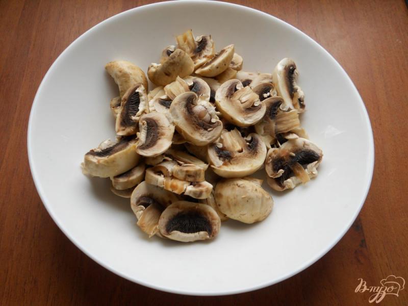 Фото приготовление рецепта: Картофель жареный с мясом и грибами шаг №1