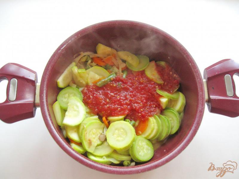 Фото приготовление рецепта: Овощное рагу с куриным филе шаг №4
