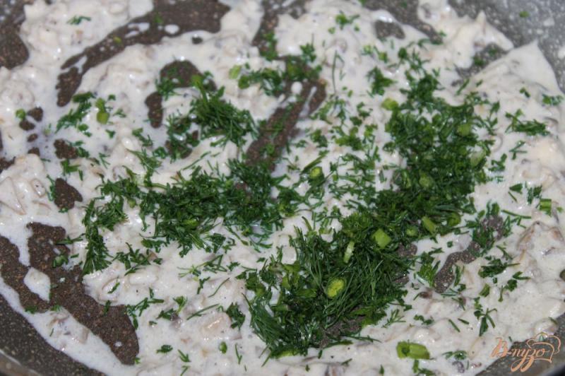 Фото приготовление рецепта: Грибной соус с плавленным сыром и укропом шаг №5