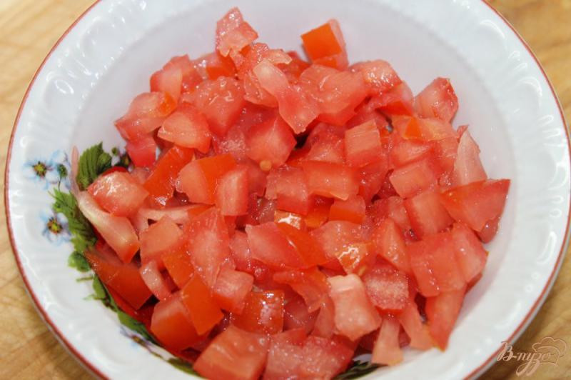 Фото приготовление рецепта: Гренки с помидорами и куриным филе шаг №2