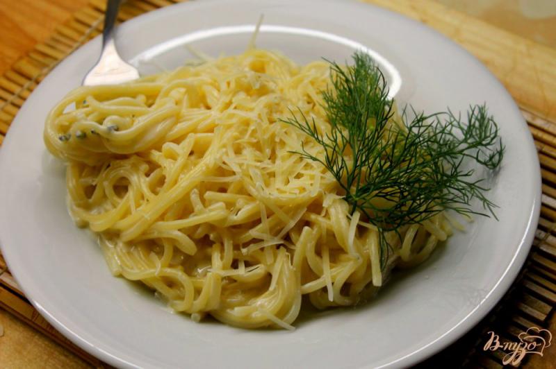 Фото приготовление рецепта: Спагетти на молоке с сыром шаг №5