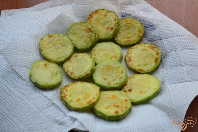 Фото приготовление рецепта: Кабачки с овощами и чесночными стрелками на сковороде шаг №3