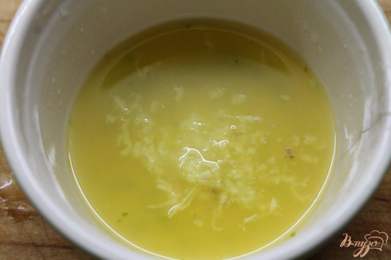 Фото приготовление рецепта: Соус для рыбных салатов с кинзой и лаймом шаг №4