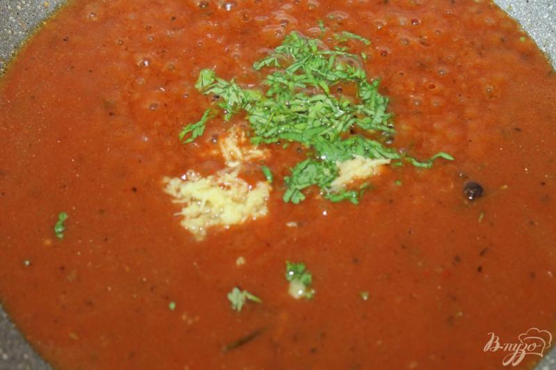 Фото приготовление рецепта: Утиные голени в пряном томатном соусе шаг №6