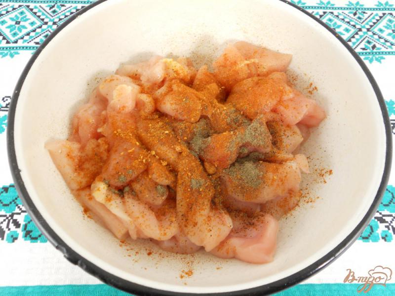 Фото приготовление рецепта: Куриное филе в сметанном соусе в мультиварке шаг №1