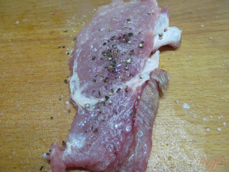 Фото приготовление рецепта: Свиные отбивные с маринованным редисом шаг №1