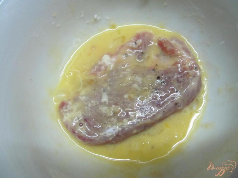 Фото приготовление рецепта: Свиные отбивные с маринованным редисом шаг №3
