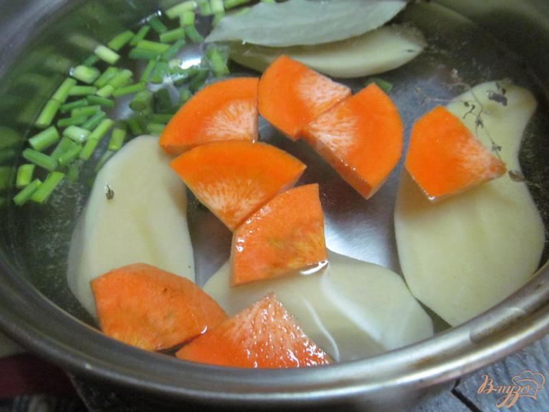 Фото приготовление рецепта: Картофельное пюре с овощными добавками шаг №1