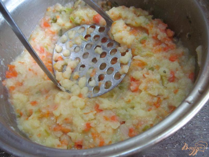 Фото приготовление рецепта: Картофельное пюре с овощными добавками шаг №4