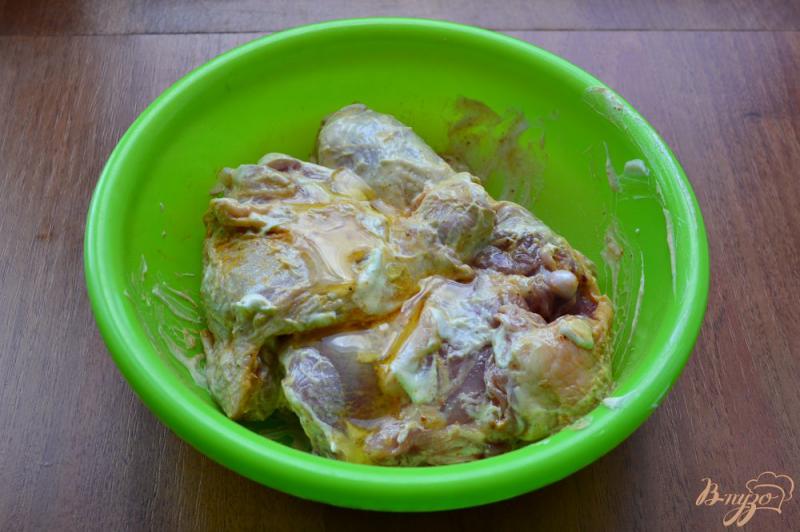 Фото приготовление рецепта: Курица в сметанном соусе с карри и медом в духовке шаг №3