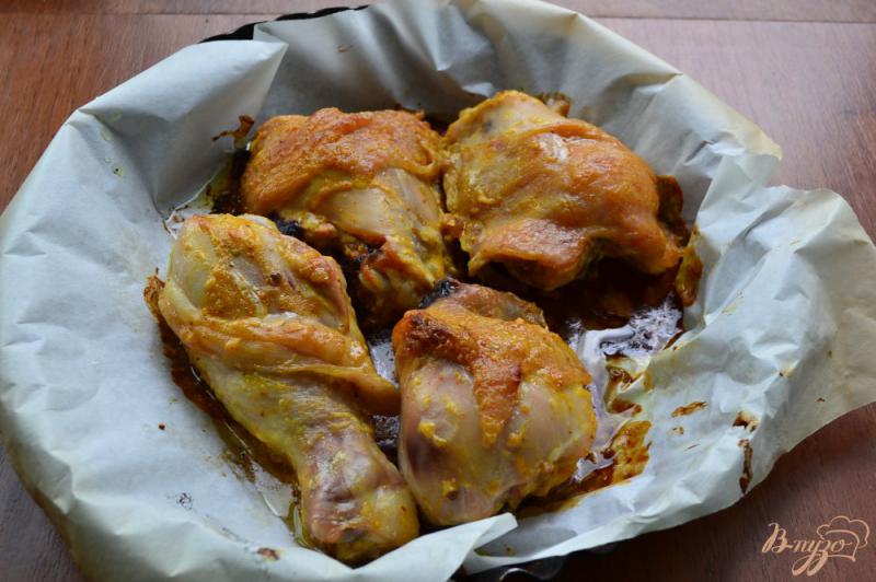 Фото приготовление рецепта: Курица в сметанном соусе с карри и медом в духовке шаг №5