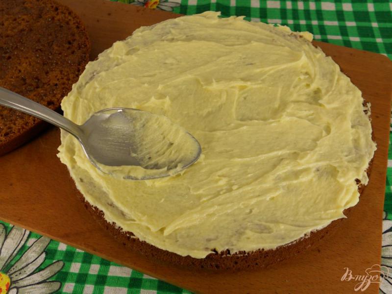 Фото приготовление рецепта: Медовый торт с заварным кремом и шоколадом шаг №8