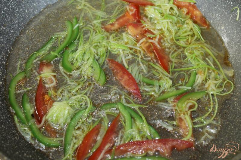 Фото приготовление рецепта: Овощная паста с томатным соусом шаг №3
