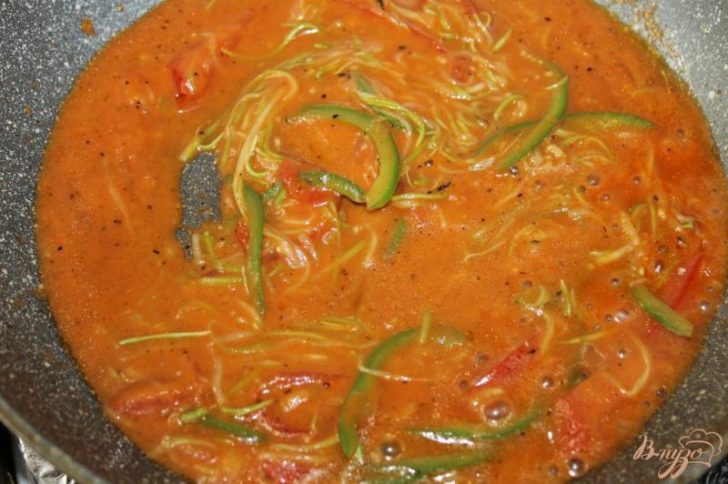 Фото приготовление рецепта: Овощная паста с томатным соусом шаг №4