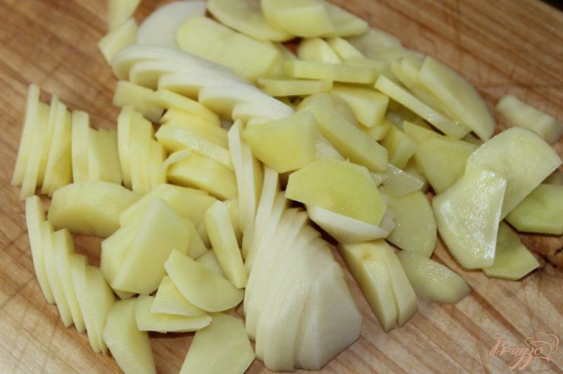Фото приготовление рецепта: Картофель по - деревенски с копченым салом и чесночными стрелами шаг №2