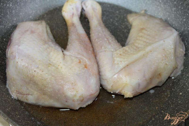 Фото приготовление рецепта: Пряные куриные ножки с тимьяном и розмарином шаг №2