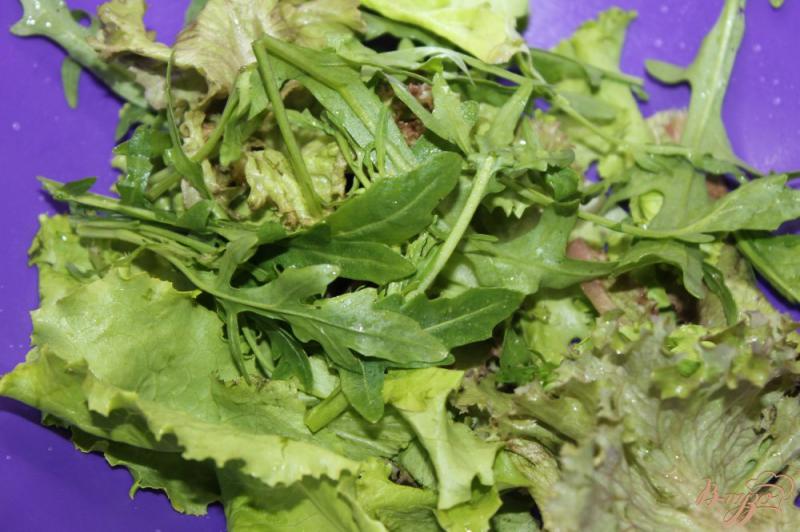 Фото приготовление рецепта: Витаминный салат с фетой и твердым сыром шаг №1