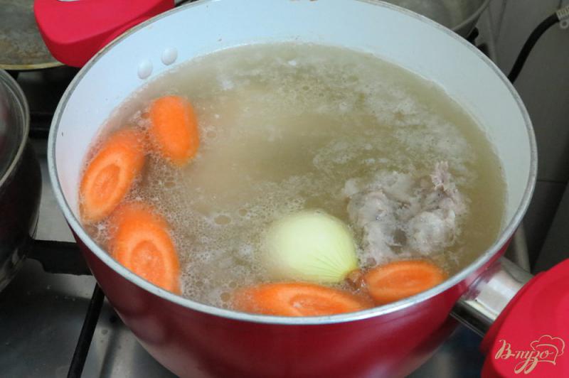 Фото приготовление рецепта: Лёгкий летний суп с зелёным горошком шаг №4