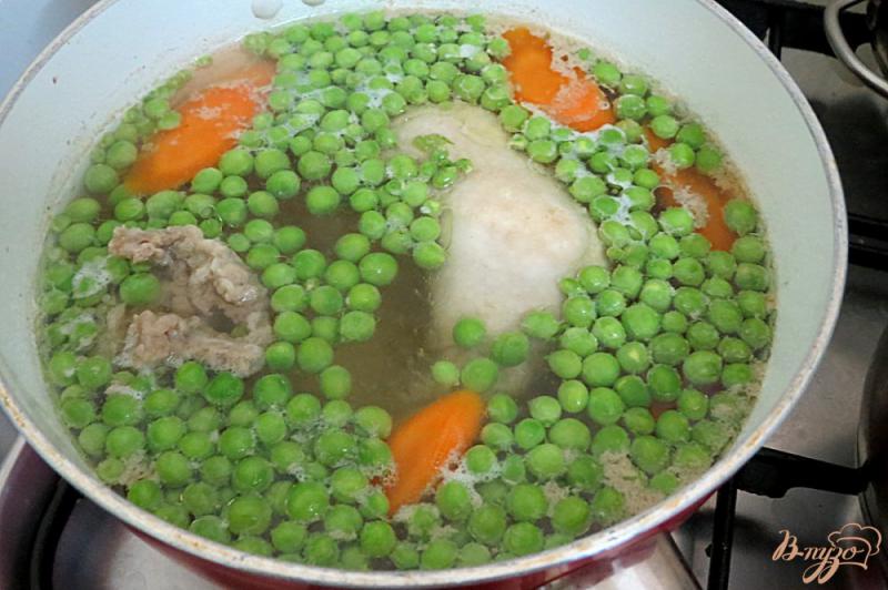 Фото приготовление рецепта: Лёгкий летний суп с зелёным горошком шаг №5