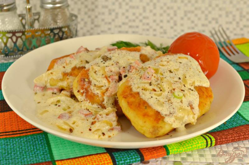 Фото приготовление рецепта: Котлеты из картофеля и свинины со сметанным соусом шаг №8