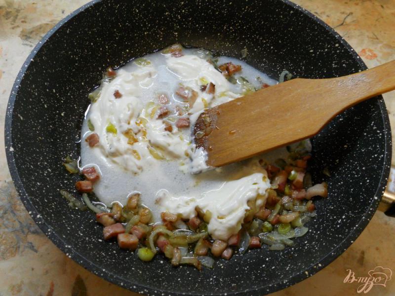 Фото приготовление рецепта: Котлеты из картофеля и свинины со сметанным соусом шаг №7