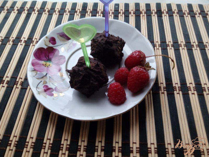 Фото приготовление рецепта: Домашние кокосовые конфеты с ягодами или орехами шаг №6