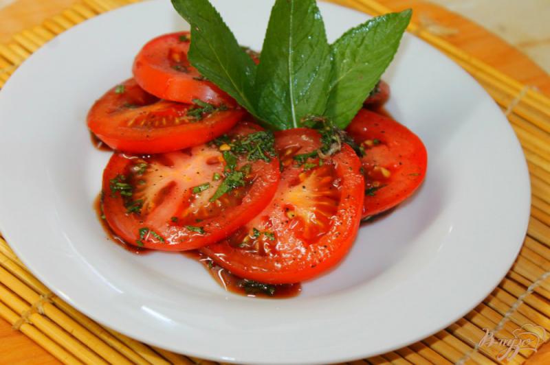 Фото приготовление рецепта: Маринованные помидоры в бальзамическом уксусе с мятой шаг №5