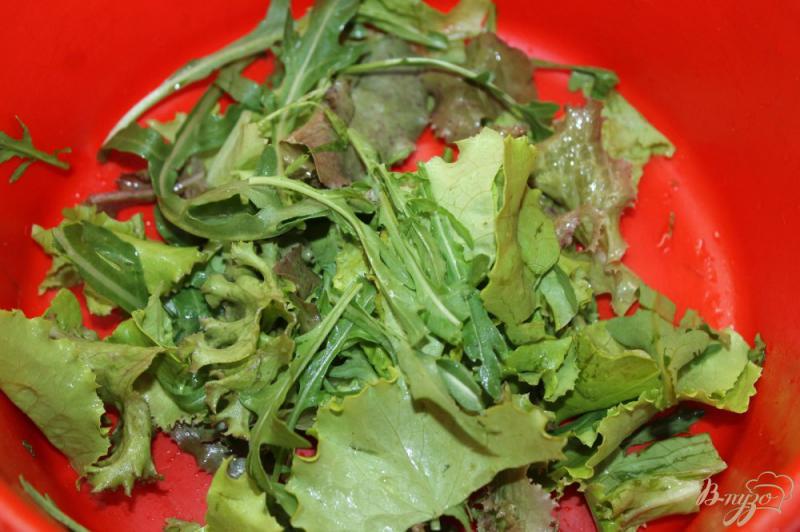 Фото приготовление рецепта: Теплый салат с курицей и макаронами «фарфалле» шаг №1