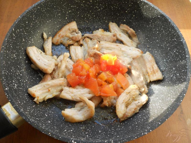 Фото приготовление рецепта: Спагетти со свиной грудинкой и яично-сливочным соусом шаг №2