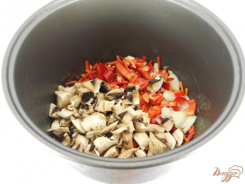 Фото приготовление рецепта: Овощное рагу с рисом и шампиньонами в мультиварке шаг №2