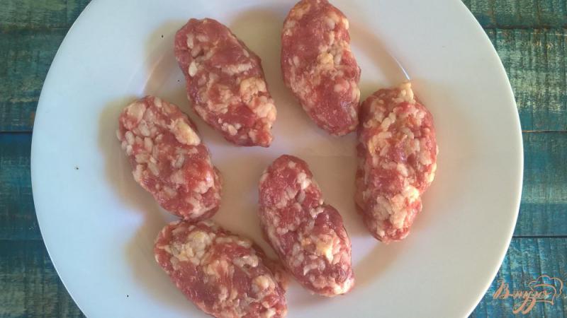 Фото приготовление рецепта: Пальчики из свинины тушеные с капустой шаг №1
