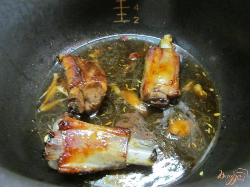 Фото приготовление рецепта: Свиные ребра в мультиварке шаг №4