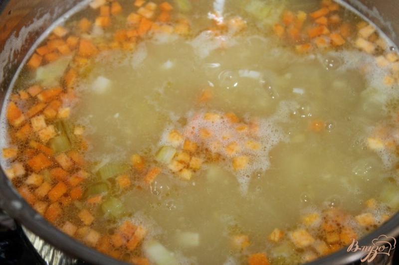 Фото приготовление рецепта: Гороховый суп с куриной ветчиной шаг №6