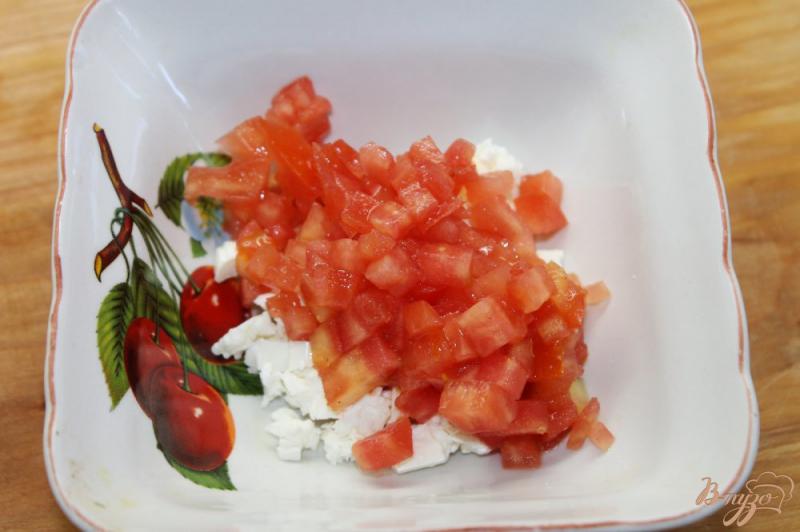 Фото приготовление рецепта: Закусочные кабачки с фетой и помидорами шаг №4