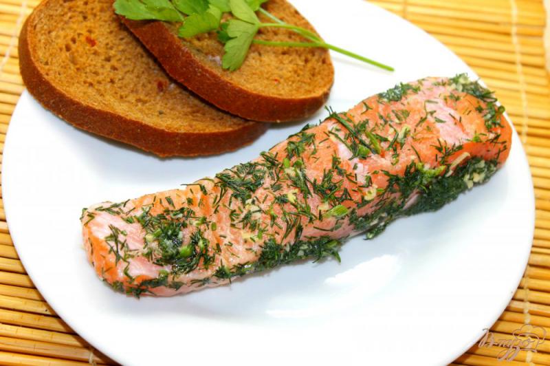 Фото приготовление рецепта: Соленый лосось с зеленью и соком лайма шаг №6