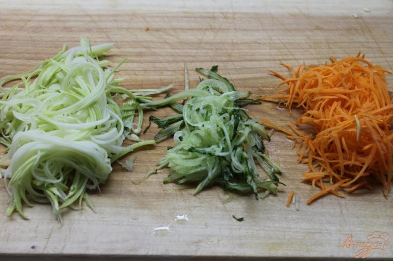 Фото приготовление рецепта: Тальятелле с овощами и соевым соусом шаг №1
