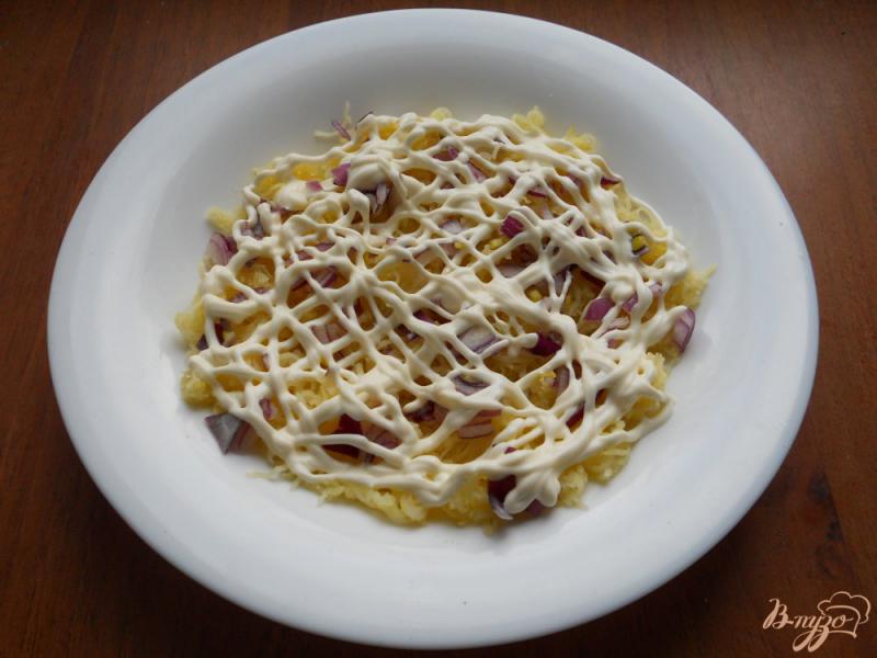 Фото приготовление рецепта: Салат «Мимоза» с картофелем и твердым сыром шаг №2