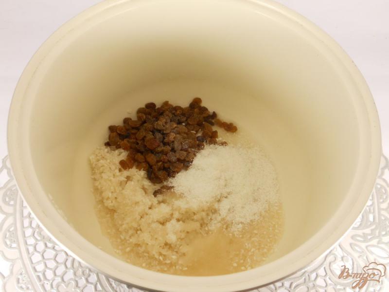 Фото приготовление рецепта: Молочная рисовая каша с изюмом и кокосовой стружкой в мультиварке шаг №2