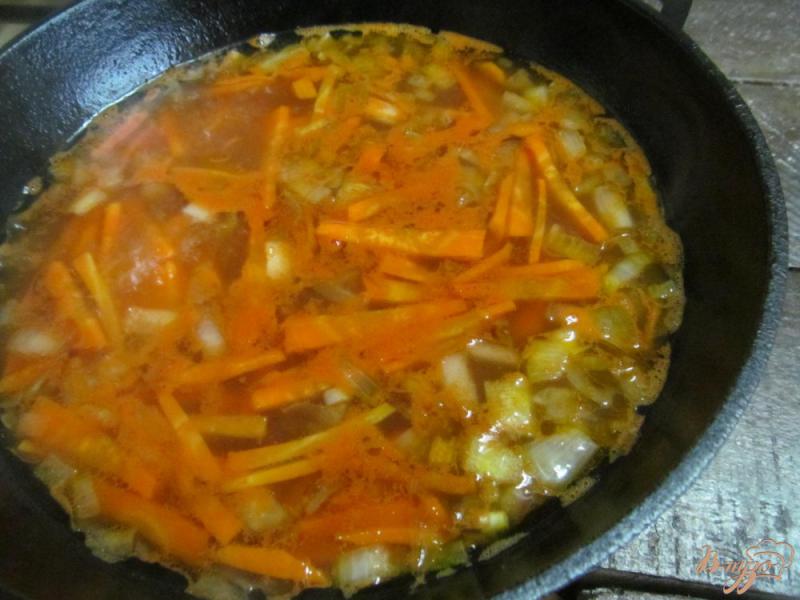 Фото приготовление рецепта: Суп со щавелем на рыбном бульоне шаг №7