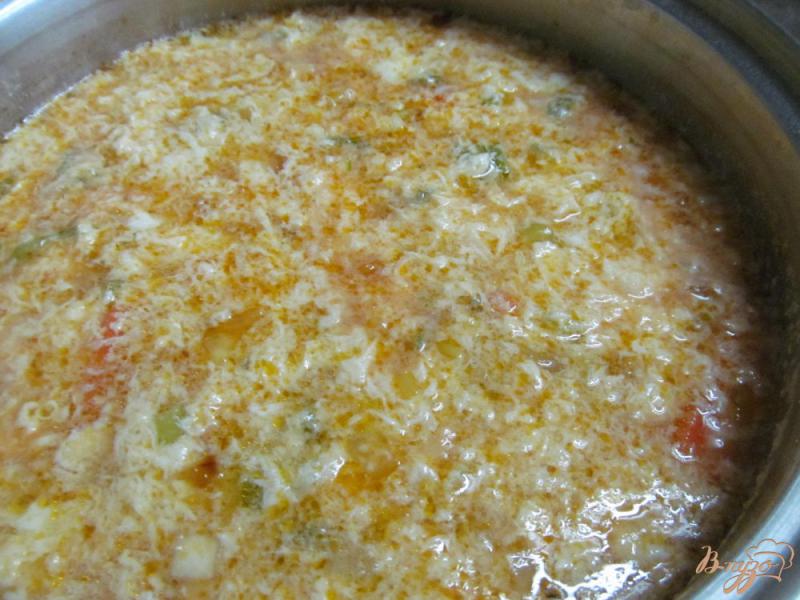 Фото приготовление рецепта: Суп со щавелем на рыбном бульоне шаг №10