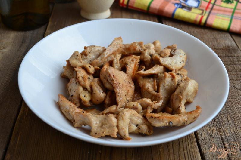Фото приготовление рецепта: Куриное филе в остро-сладком соусе шаг №5