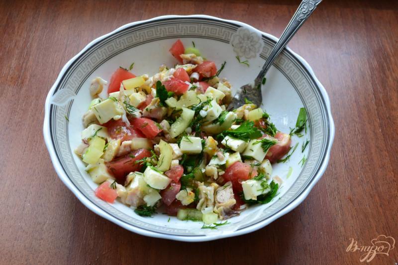 Фото приготовление рецепта: Салат с курицей, помидорами и брынзой шаг №4