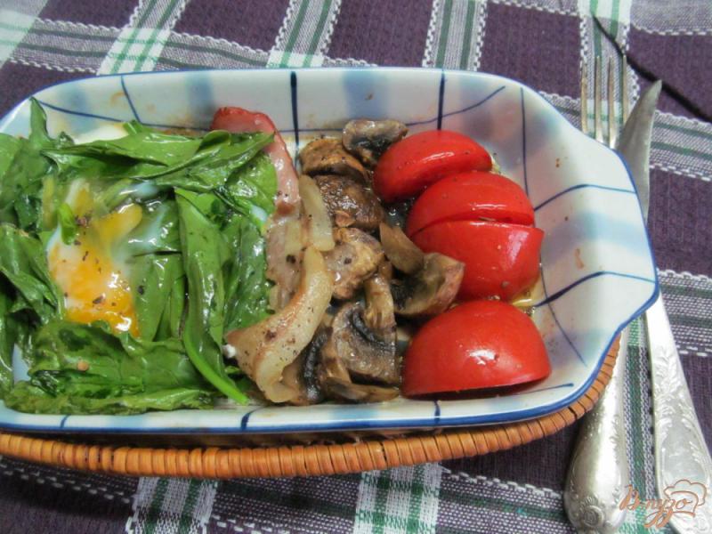 Фото приготовление рецепта: Английский завтрак в одной посуде шаг №4