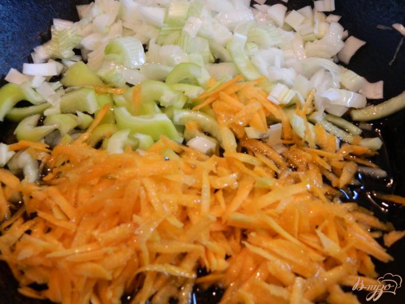 Фото приготовление рецепта: Борщ из свежих овощей с беконом шаг №3